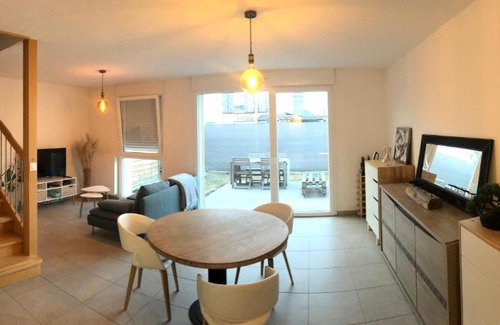 Lingolsheim Casa | Jolie chambre avec salle de bain partagée dans maison avec jardin