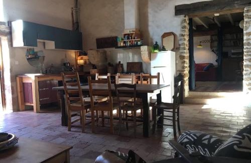 Leogeats Casa | Jolie maison ancienne adaptée aux petits groupes - Maison Peyri