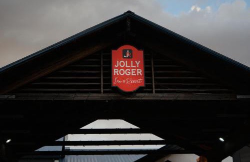Otter Lake Hotel | Jolly Roger Inn & Resort