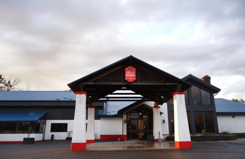 Otter Lake Hotel | Jolly Roger Inn & Resort