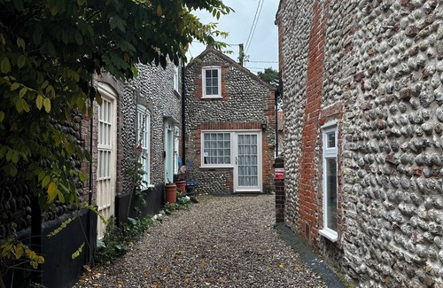 Holt Cabaña | Jollyboat Cottage,Blakeney,fab Bolthole for a couple,Close to Quay,Pubs & shops