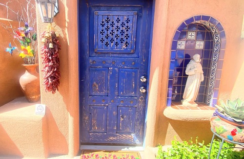 Mesilla Apartamento | Josefina's King Suite in Historic Old Mesilla Plaza.