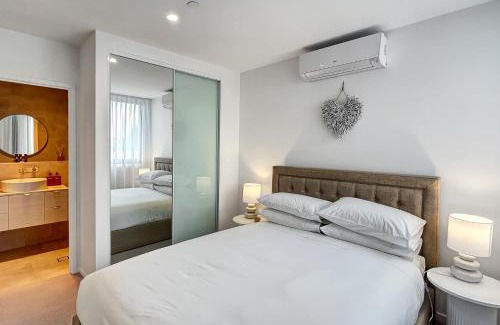 Batemans Bay Apartamento | Joy at Ohana: Balcony & Pool Overlooking the Bay