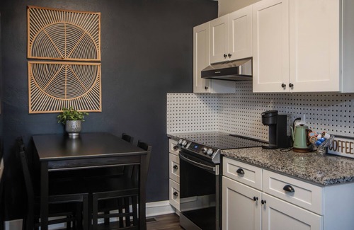 Dayton Casa | Joyful Cute 1-BR townhome, Fenced In Yard & Garage