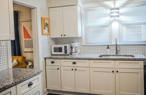 Dayton Casa | Joyful Cute 1-BR townhome, Fenced In Yard & Garage