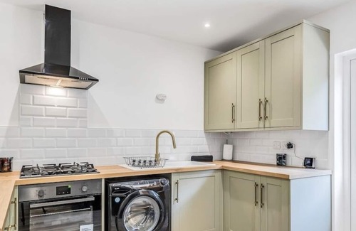 Dudley Casa | JRR Stays - West Midlands - Dudley