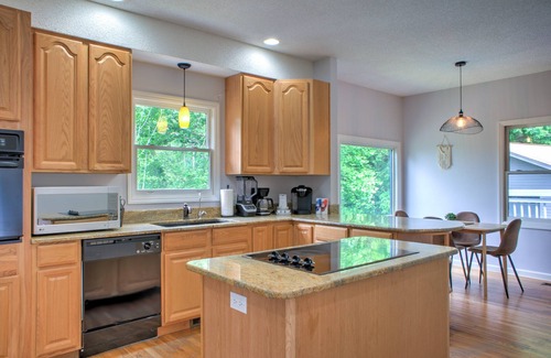 Weaverville Casa | Judah Lodge Stunning views with a cozy indoor fireplace and outdoor fire pit
