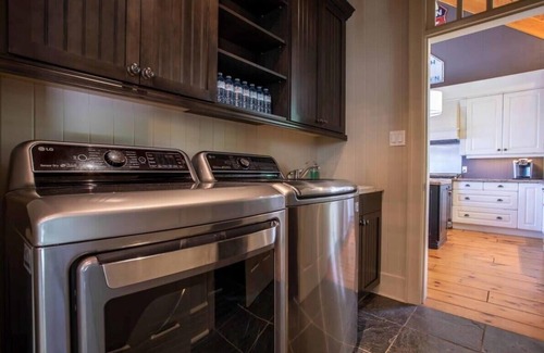 Minett Casa | Lake Rosseau Lake House con todas las campanas y silbatos!