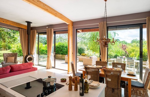 Richmond Cabaña | Jules - a lodge that sleeps 6 guests in 3 bedrooms