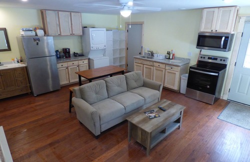 Cooke City-Silver Gate Cabina | Junction's Cabin - A Wolf Crossing Cabin - next to Yellowstone Park