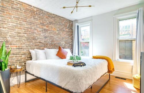 Short North Casa | Jungle House Luxury Homes - Columbus Downtown Short North - Walk to Convention Center & Nationwide Arena - Sleeps up to 8 - Free Parking - Over 5,800 Five Stars