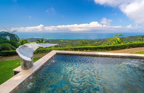 Ballena Casa | Jungle Luxury! Impresionante vista de la cola de la ballena! Piscina, ducha al aire libre, etc. ¡¡5 ESTRELLAS!!