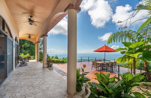 Ballena Casa | Jungle Luxury! Impresionante vista de la cola de la ballena! Piscina, ducha al aire libre, etc. ¡¡5 ESTRELLAS!!