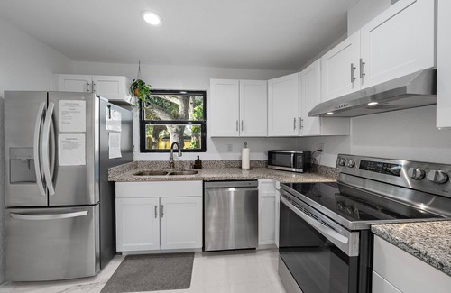 Flora Villa Casa | Jungle Nook | Waterfront + Grill!
