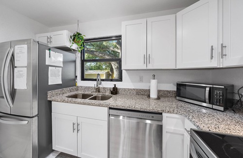 Flora Villa Casa | Jungle Nook | Waterfront + Grill!
