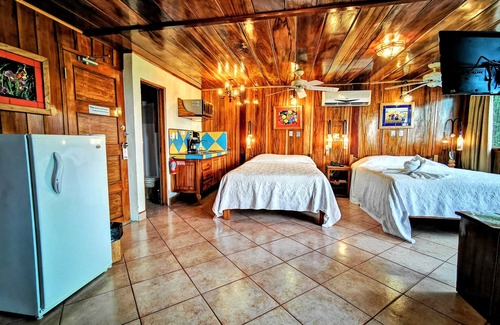 Manuel Antonio Complejo | Jungle & Ocean Studio Apartments w Resort Amenities Manuel Antonio Park