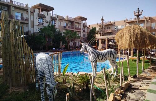 Village Road Hotel | Jungle sweet Home Compound