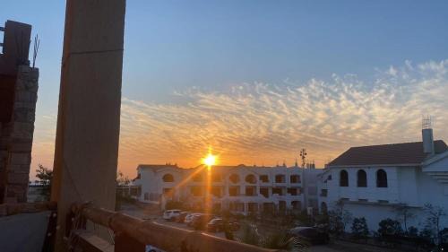 Village Road Hotel | Jungle sweet Home Compound