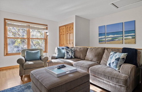 Michiana Casa | Juniper Presents Awsme Vacay Spot: Firepit, BB Hoop, Games + 2 min. Walk 2 Beach