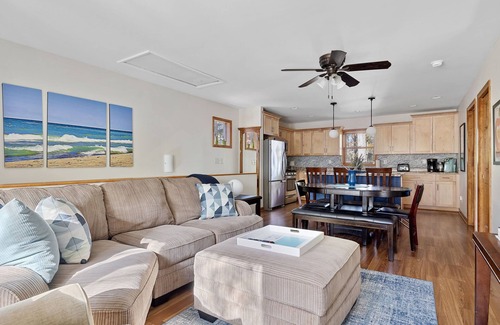 Michiana Casa | Juniper Presents Awsme Vacay Spot: Firepit, BB Hoop, Games + 2 min. Walk 2 Beach