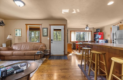 Coram Casa | Juniper Presents: Cozy 2BR Retreat in Coram - Close to Glacier National Park