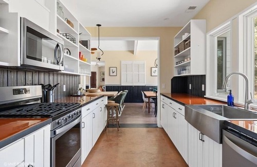 Harbert Casa | Juniper Presents: Cozy Bungalow w/ EV Charger and Hot Tub, Near Beaches