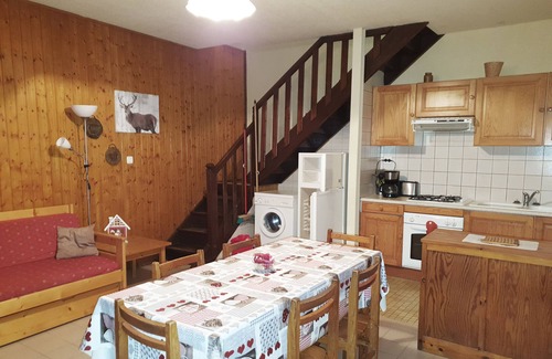 Saint-Colomban-des-Villards Apartamento | Vrbo Property