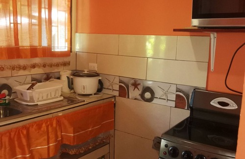 Cahuita Casa | A tan solo 4 min de la Playa y Parque Nacional de Cahuita! Casa familiar.