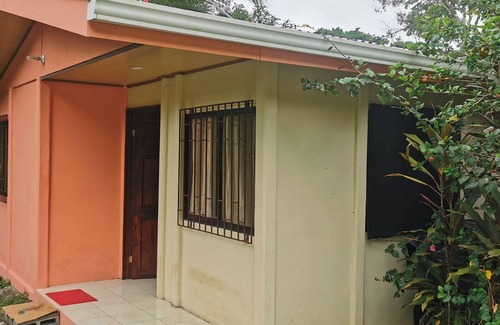 Cahuita Casa | A tan solo 4 min de la Playa y Parque Nacional de Cahuita! Casa familiar.