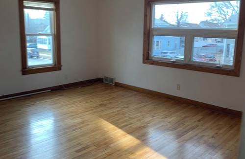 Marinette Apartamento | Just in Time for the NFL Draft! We will Uber drive you to and from Lambeau !
