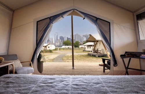 Manhattan Hotel | Just minutes from Manhattan by ferry, Collective Governors Island offers a rare