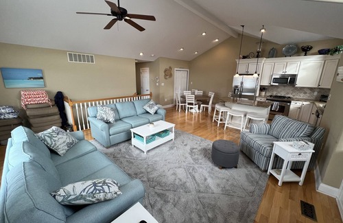 Townsend's Inlet Casa | ¡Justo al lado de Beach Block Spacious Town Home con fácil acceso a la playa!