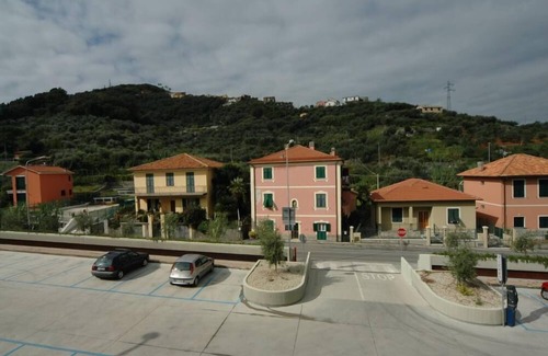 Riva Trigoso Apartamento | Nuevo apartamento renovado cerca del mar. Muy lindo!