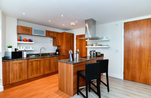 Castle Apartamento | Just Stay Wales – Meridian Quay Penthouses
