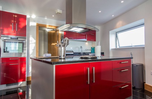 Castle Apartamento | Just Stay Wales – Meridian Quay Penthouses