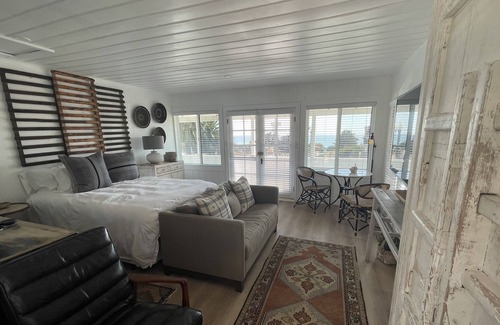Summerland Apartamento | Just steps to shopping and dining in Summerland, CA, sleeps 2, ocean view