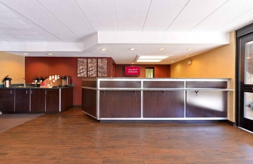 Secaucus Casa | Just What You Were Looking For! Great Amenities, Near Riverview Park, Cycling
