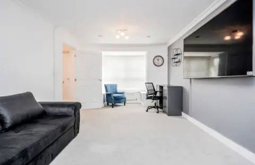 Stanford-le-Hope Casa | K Suites - Spacious 5 Bedroom with Garden and WiFi