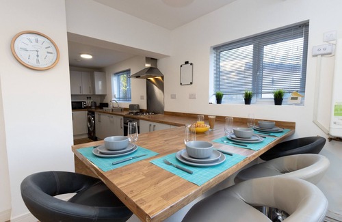 Newark upon Trent Casa | K Suites - Unique 4 bed House w/ free parking