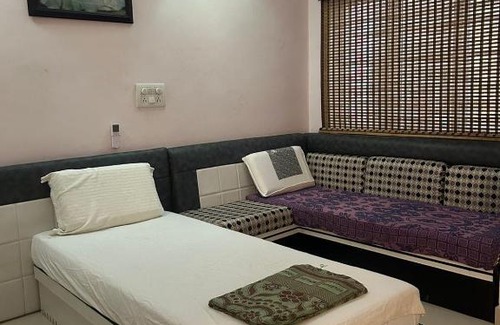 Nungambakkam Casa | K THAI GUEST HOUSE