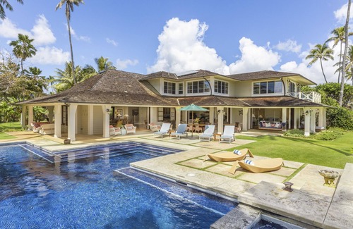 Kahala Casa | ¡Casa privada de 7 recámaras frente a la playa con casa de carruajes y piscina! Kahala Beach Estate