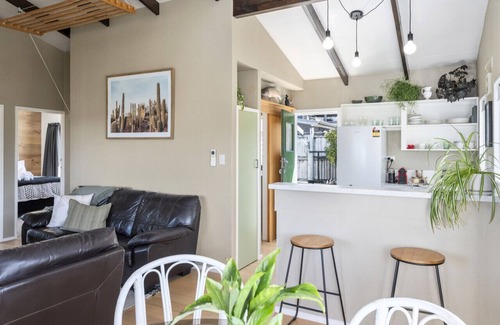 Nukuhau Casa | Kaihua Cabin| Stylish Taupō Hideaway w/ Mt Views & Modern Comforts