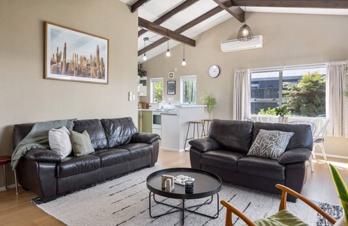 Nukuhau Casa | Kaihua Cabin| Stylish Taupō Hideaway w/ Mt Views & Modern Comforts