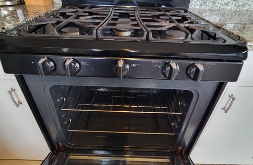 Keolu Hills Casa | Especiales de Mayo !! Casa amigable para la familia con aire acondicionado, 3 dormitorios, cerca de la playa Kailua!