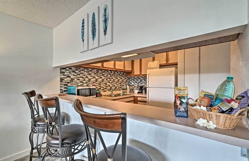 Historic Kailua Village Apartamento | Kailua-kona Condo w/ Lanai, Walk to Beach + Pier!