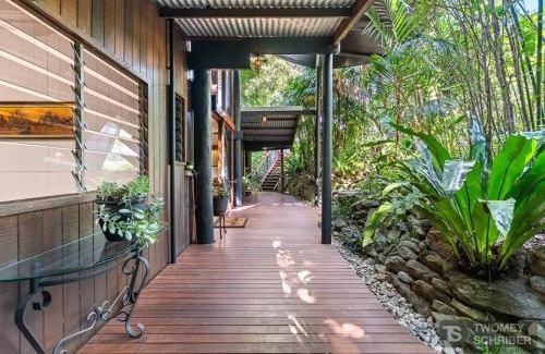 Mooroobool Casa | Kalamunda - A Home in the Forest