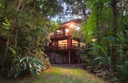 Mooroobool Casa | Kalamunda - A Home in the Forest