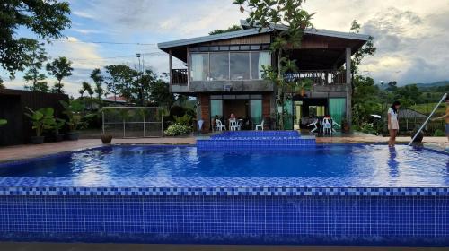 Canloan City Casa | Kalaparan Farm House by HiveRooms