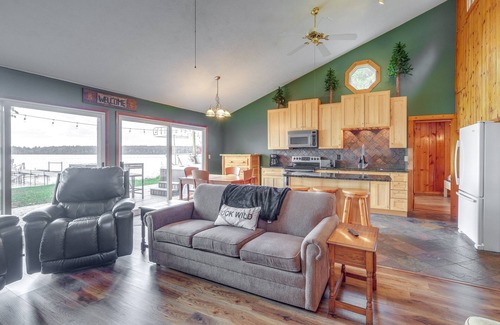 Kalkaska Cabina | Kalkaska Retreat: Private Hot Tub, Dock, Fireplace