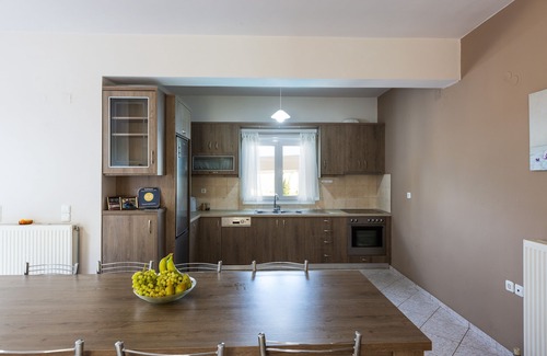 Melissourgakion Villa | Tranquilo apartamento con piscina privada, barbacoa, parque infantil, rodeado de naturaleza.